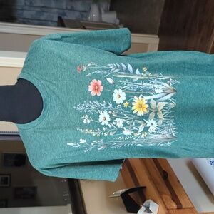 Woman's Tshirt sz XL